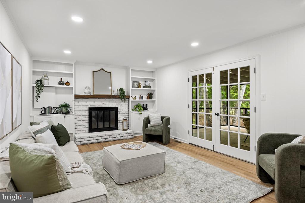 2 WOODS EDGE COURT