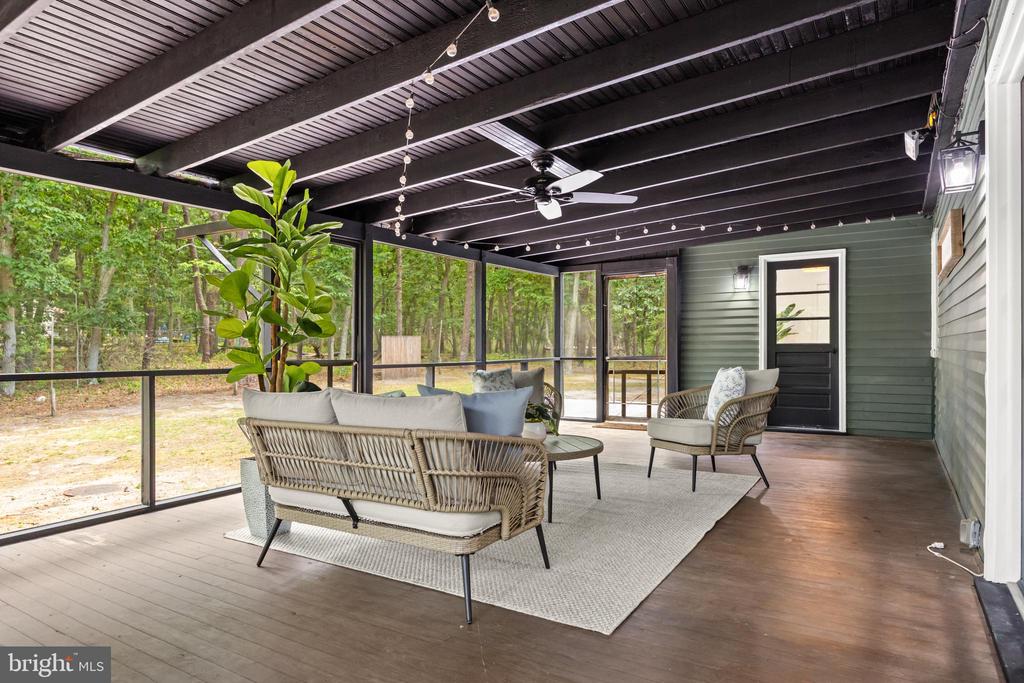 2 WOODS EDGE COURT