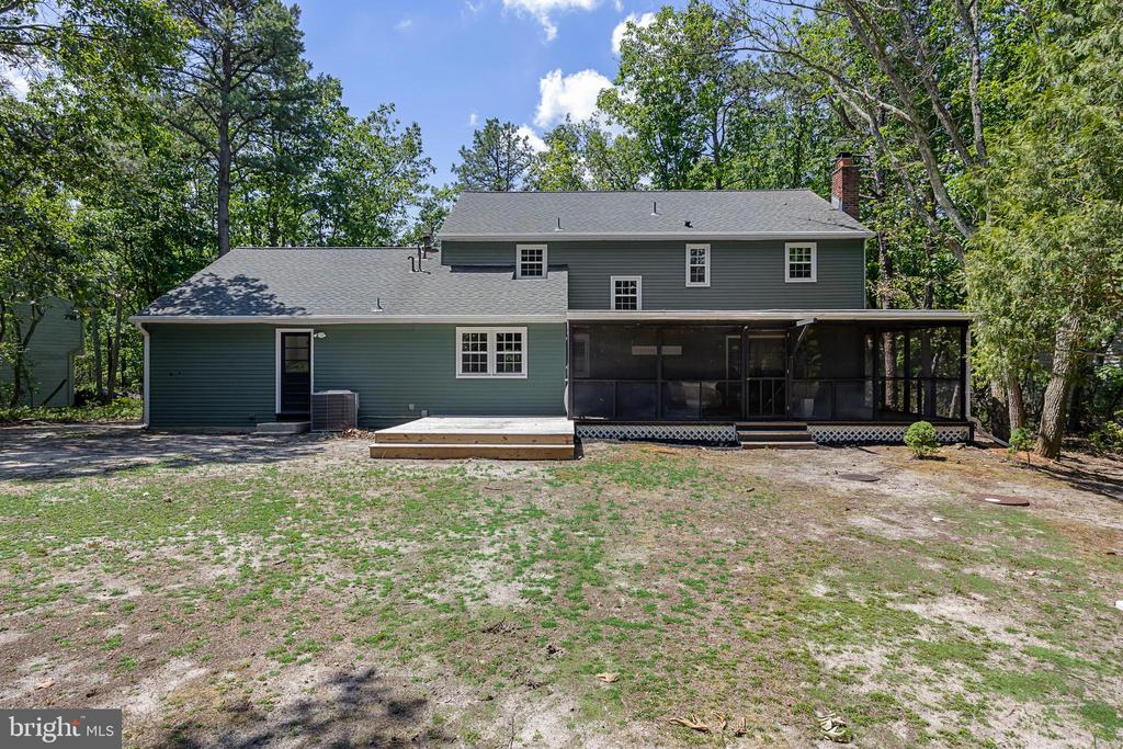 2 WOODS EDGE COURT