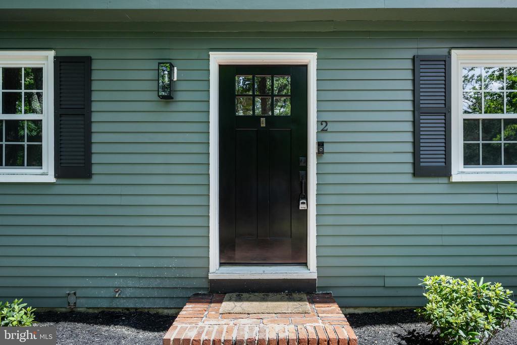 2 WOODS EDGE COURT