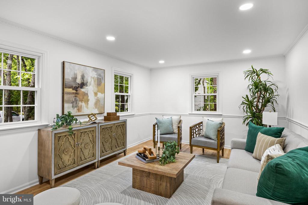 2 WOODS EDGE COURT