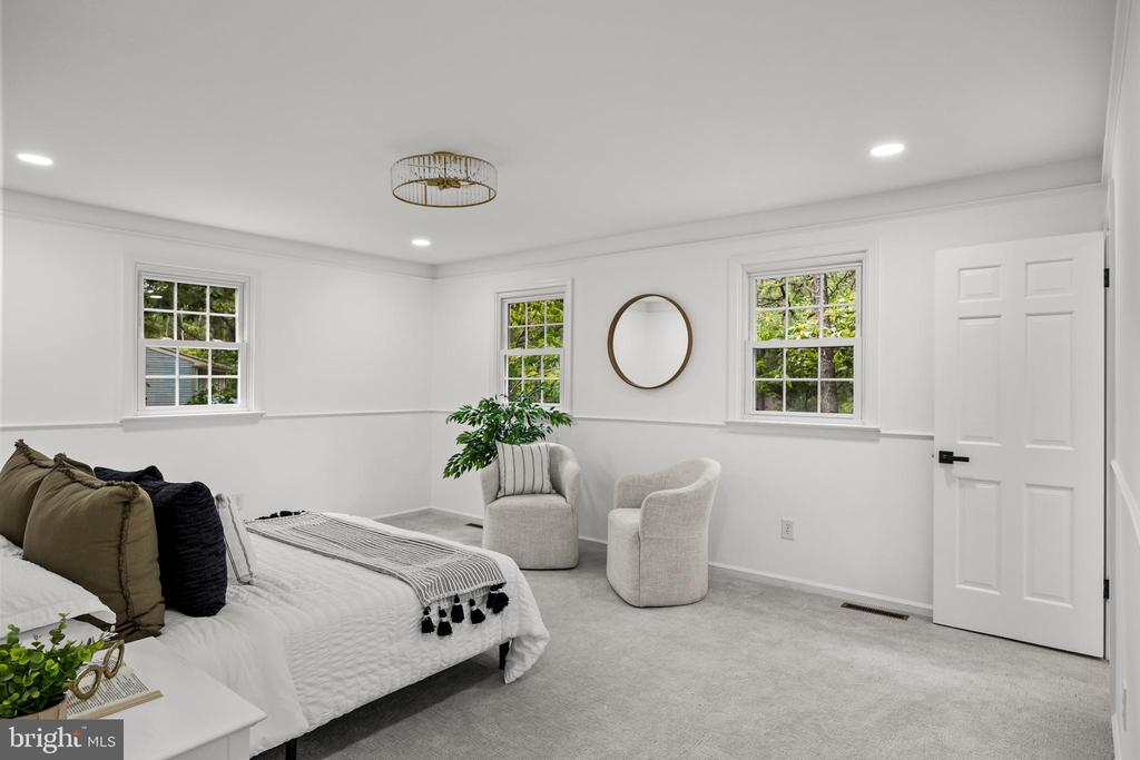 2 WOODS EDGE COURT