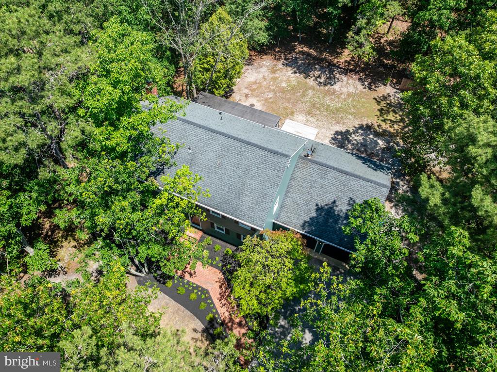 2 WOODS EDGE COURT