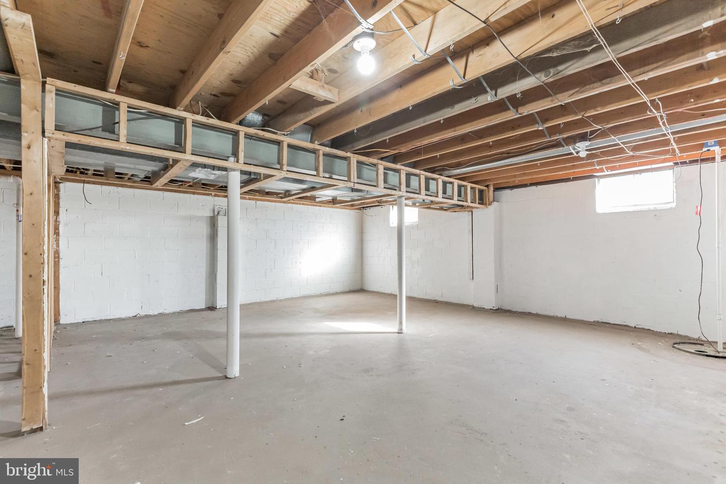 8 Bromley Dr