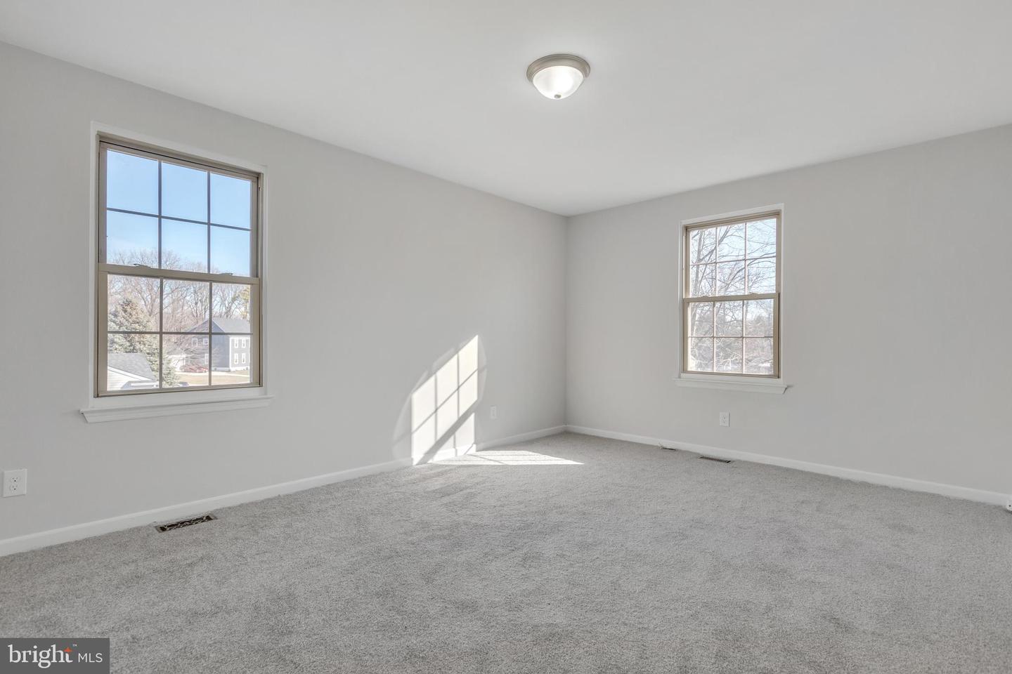 8 Bromley Dr