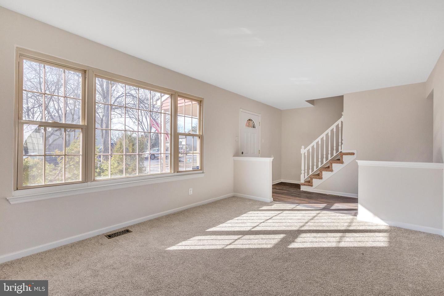 8 Bromley Dr