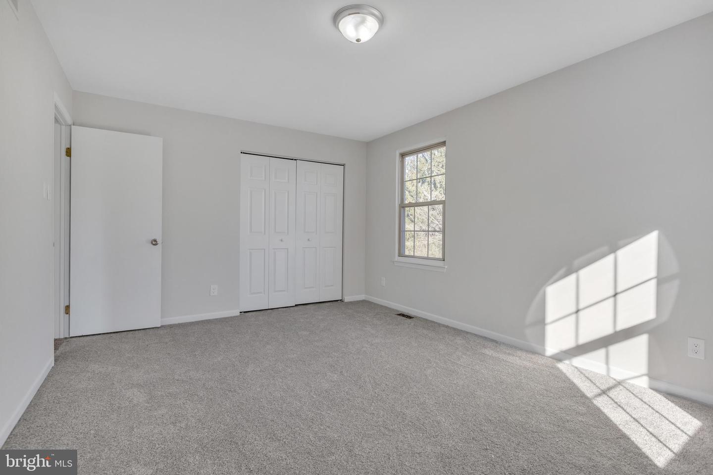 8 Bromley Dr
