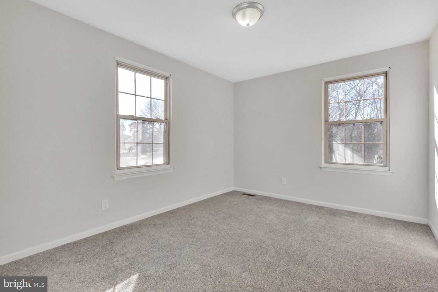 8 Bromley Dr