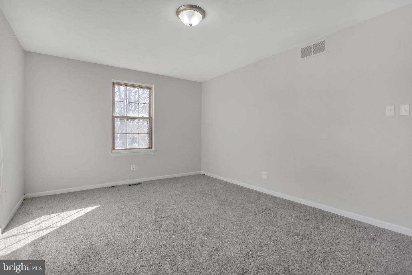8 Bromley Dr