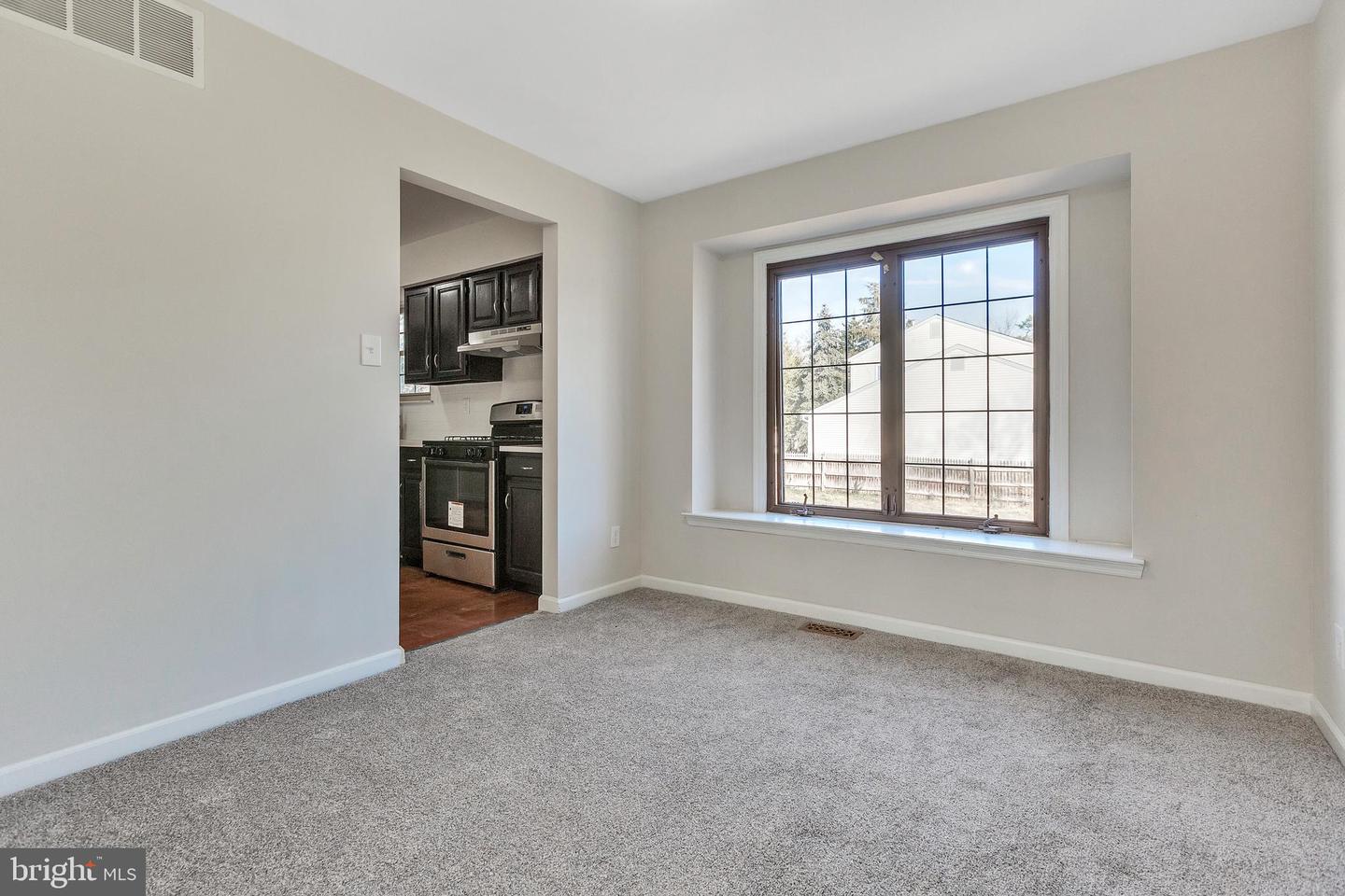 8 Bromley Dr
