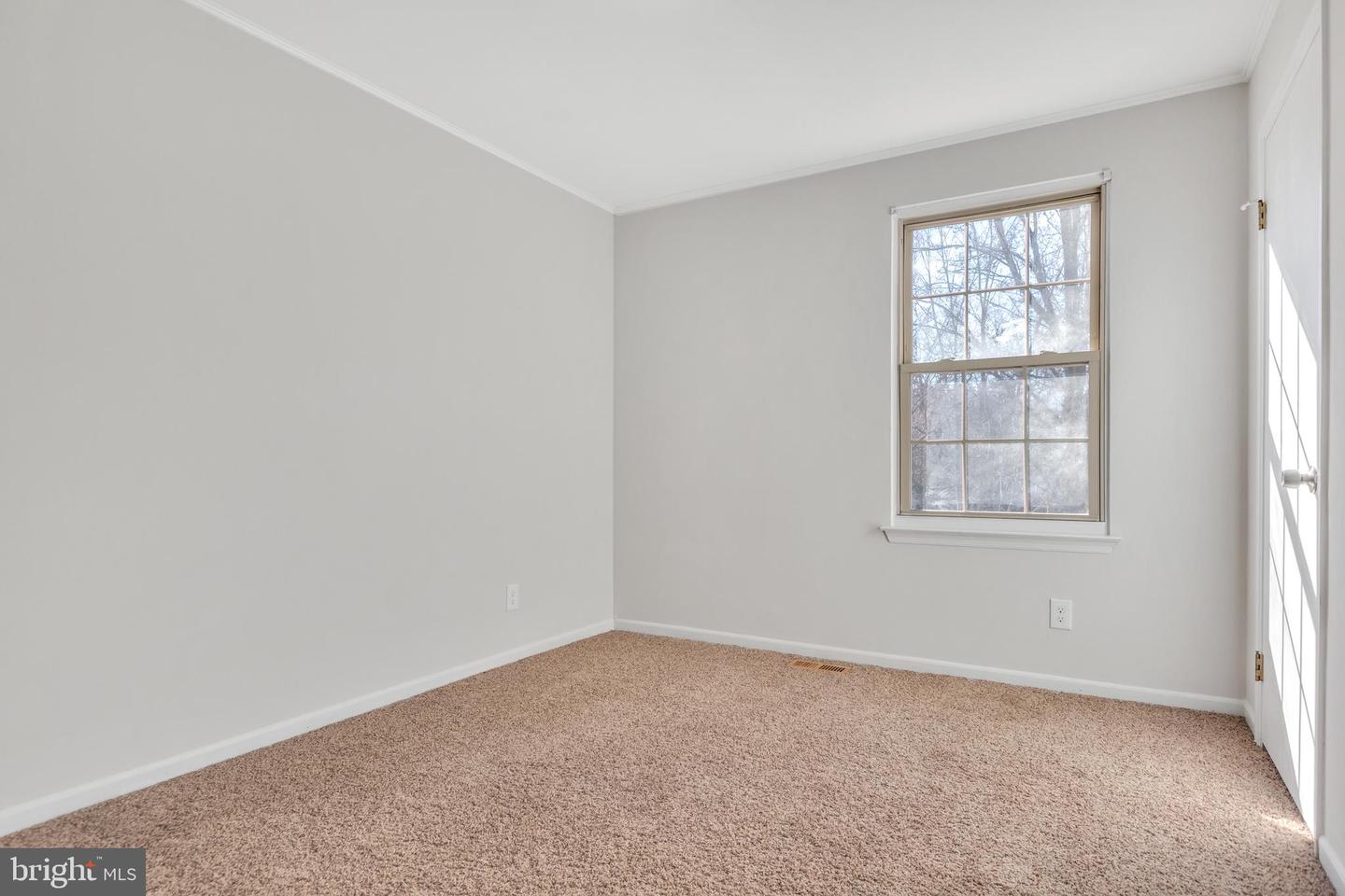 8 Bromley Dr