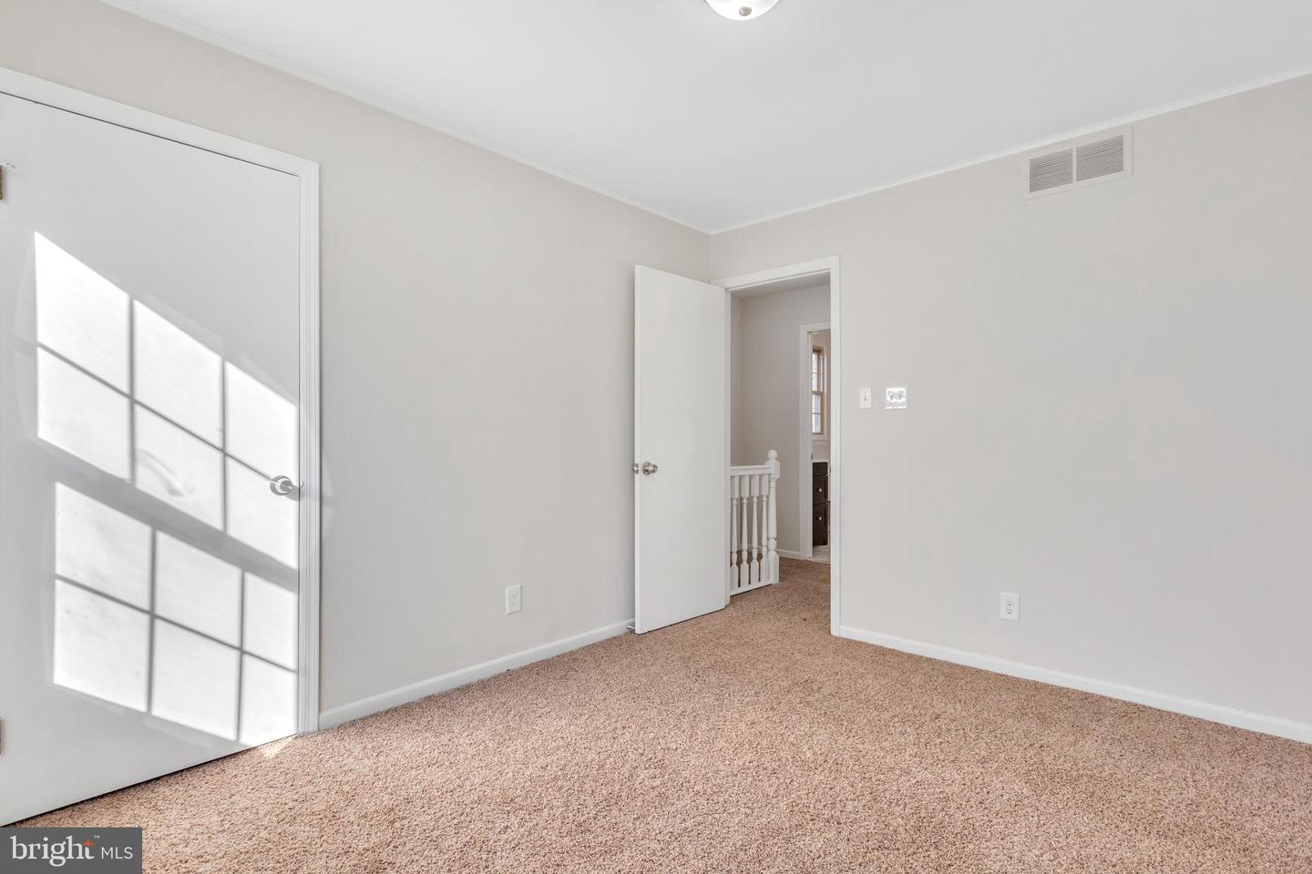 8 Bromley Dr