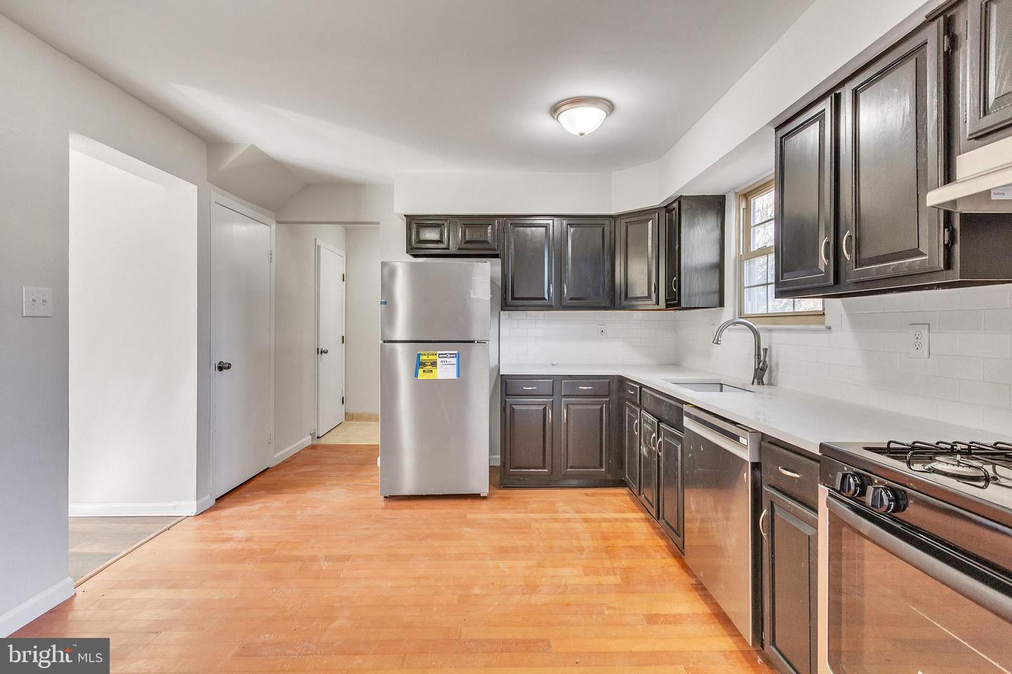 8 Bromley Dr