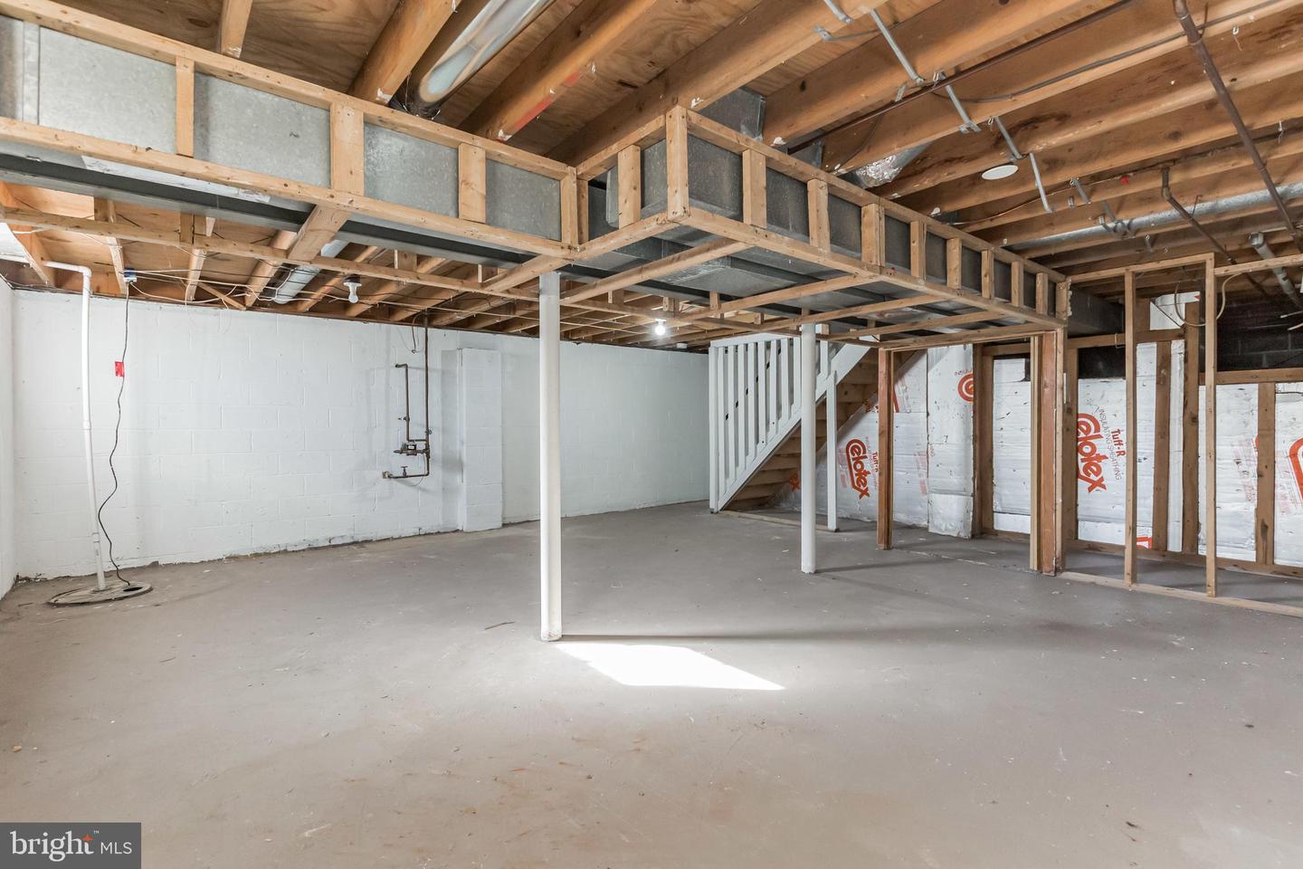 8 Bromley Dr