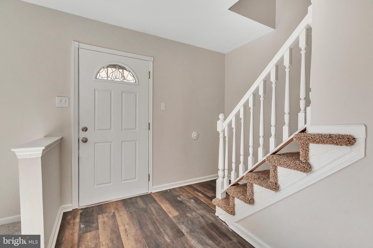 8 Bromley Dr