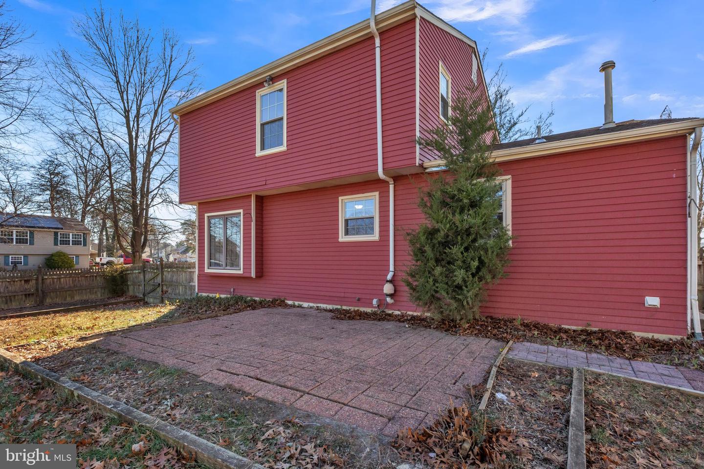 8 Bromley Dr