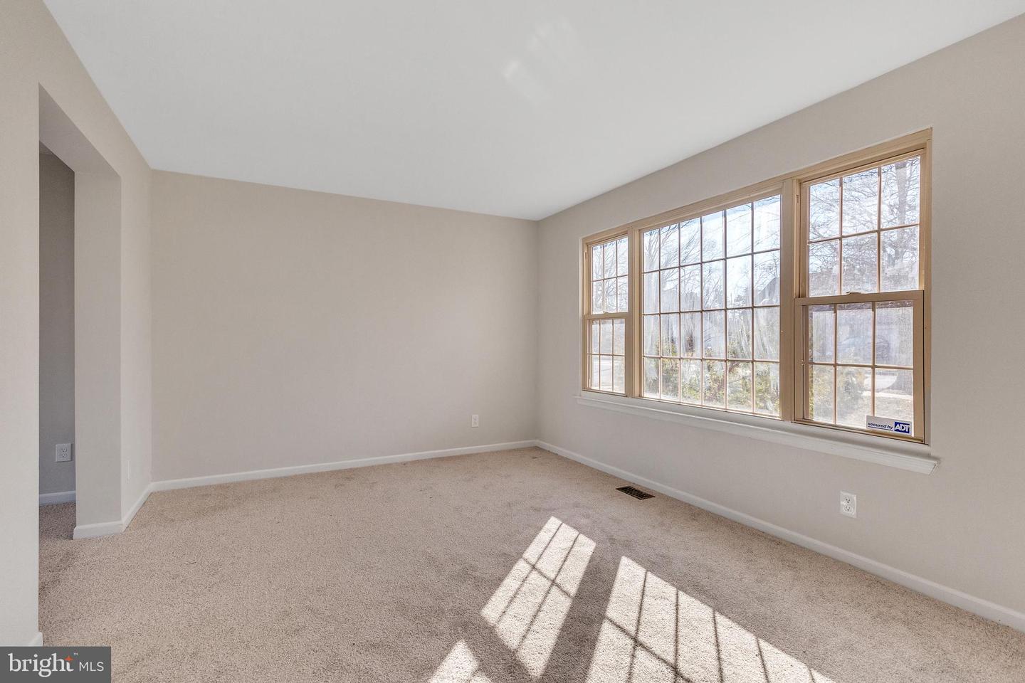 8 Bromley Dr