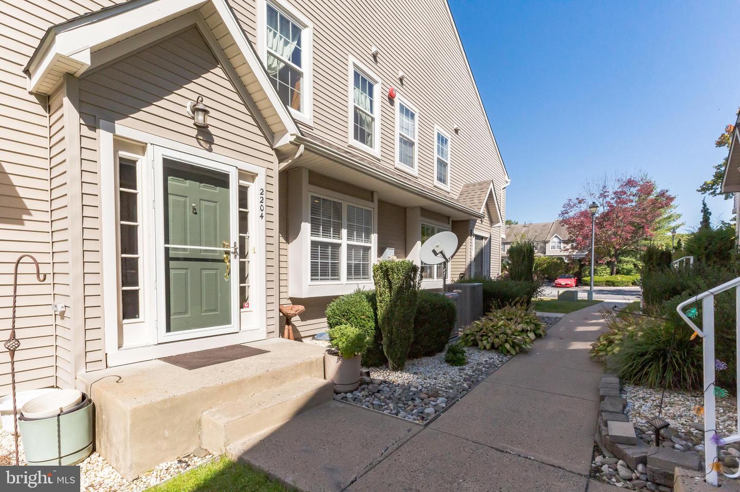 2204 Beacon Hill Dr