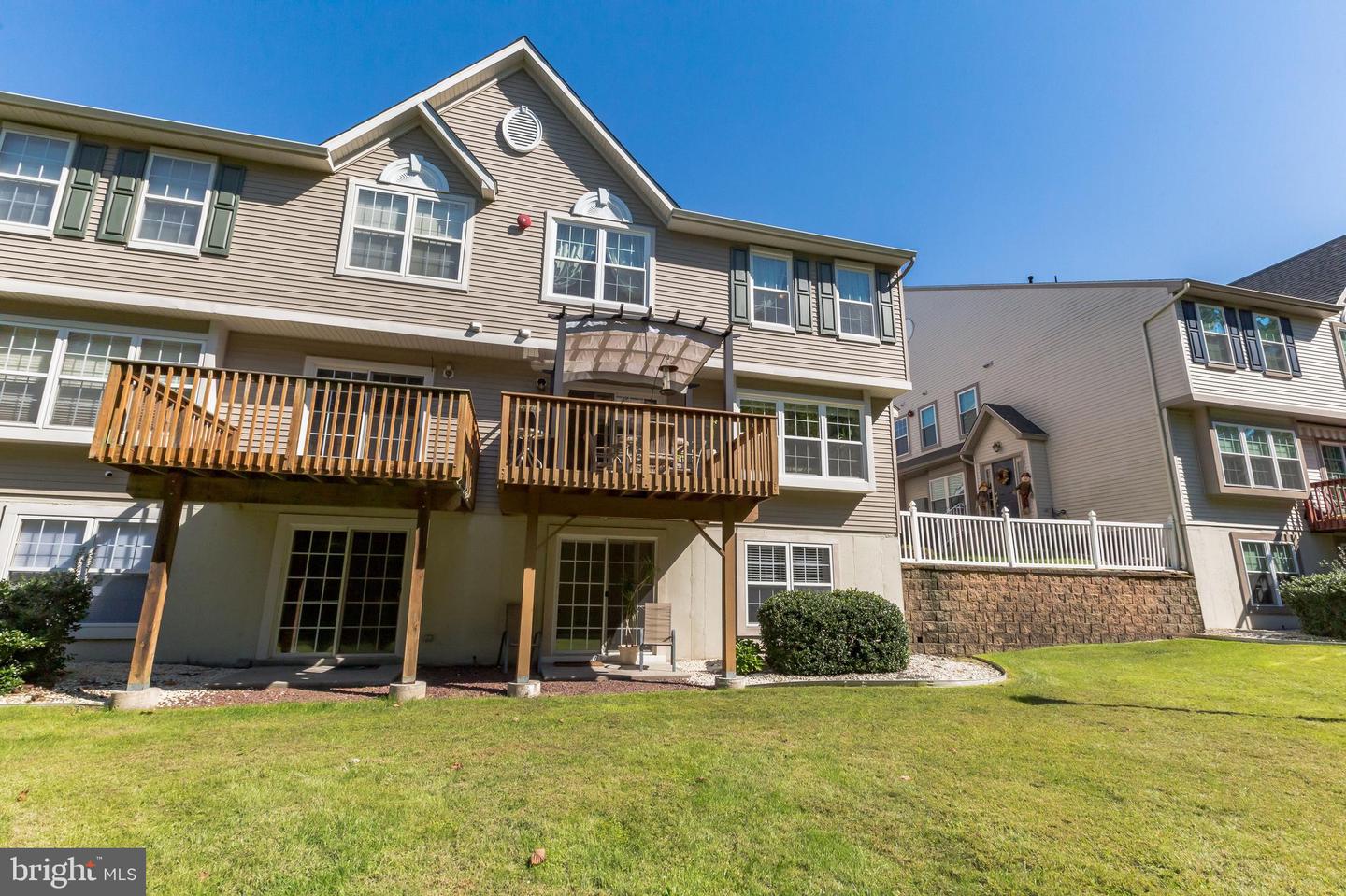 2204 Beacon Hill Dr
