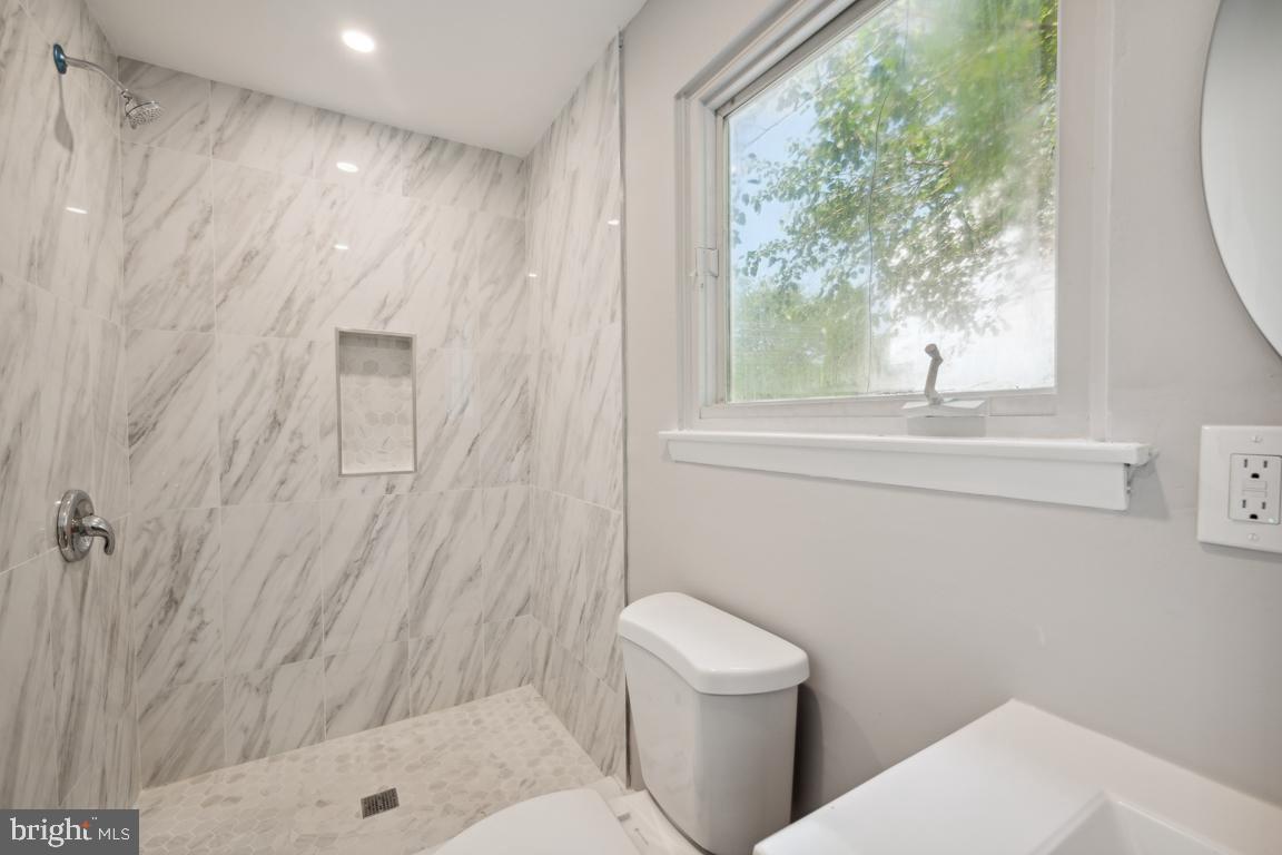 39 Joans Ln