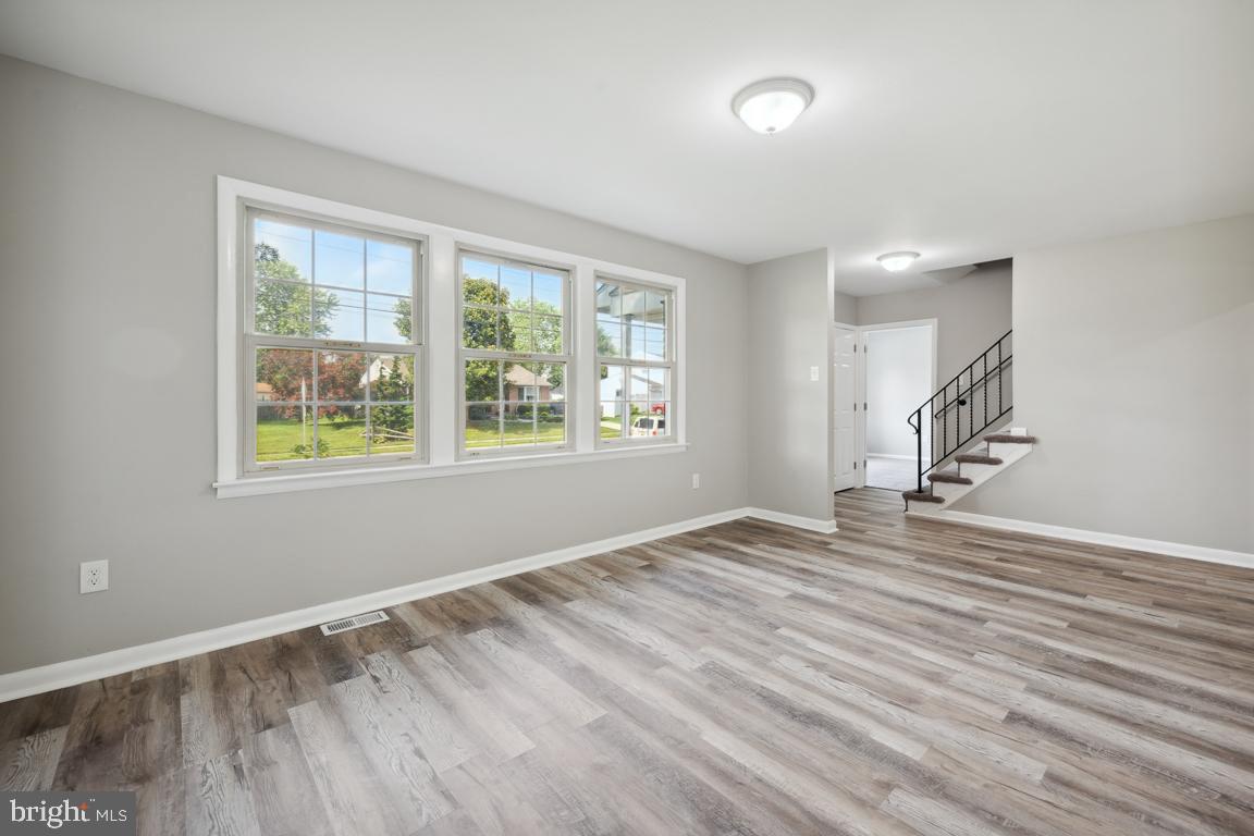 39 Joans Ln