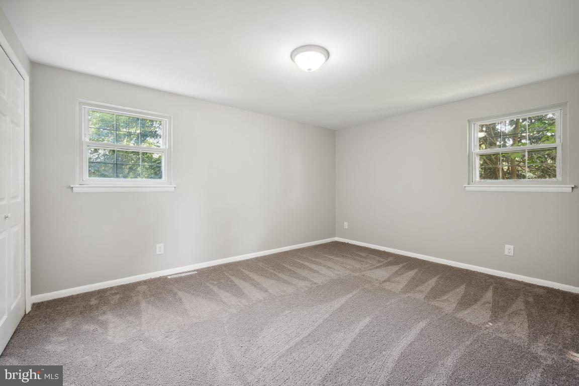 39 Joans Ln