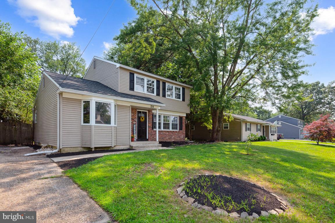 39 Joans Ln