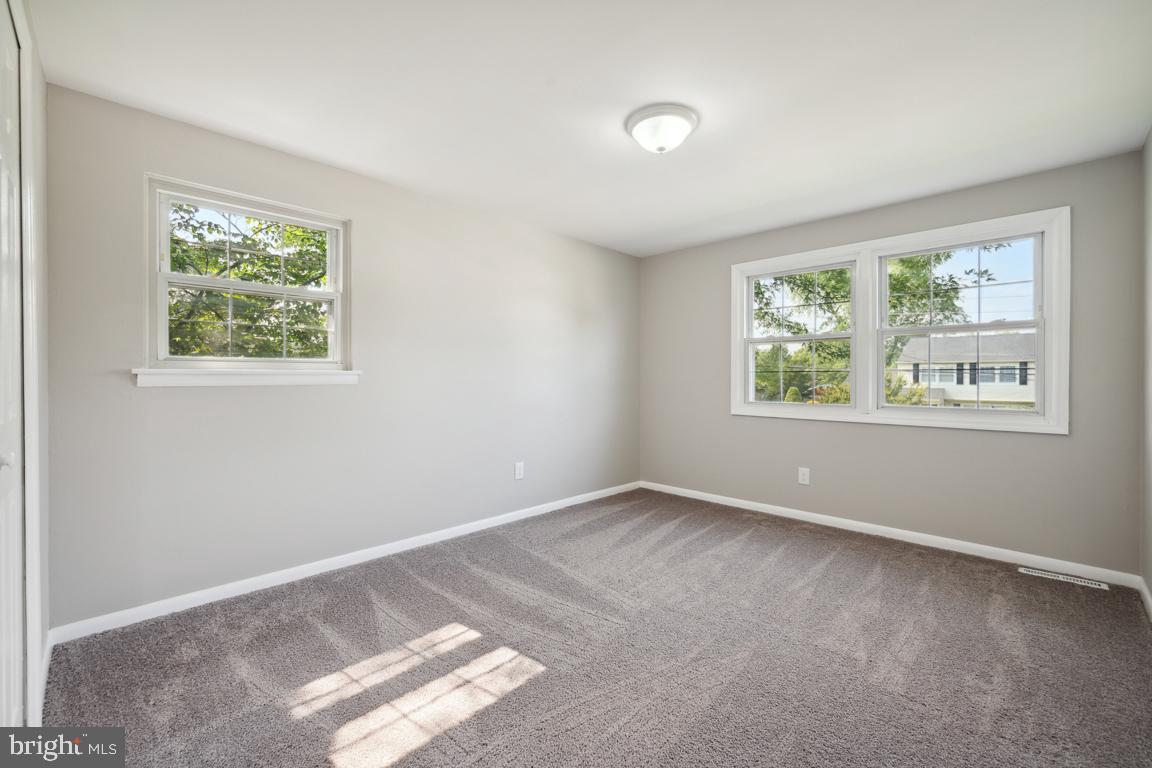 39 Joans Ln