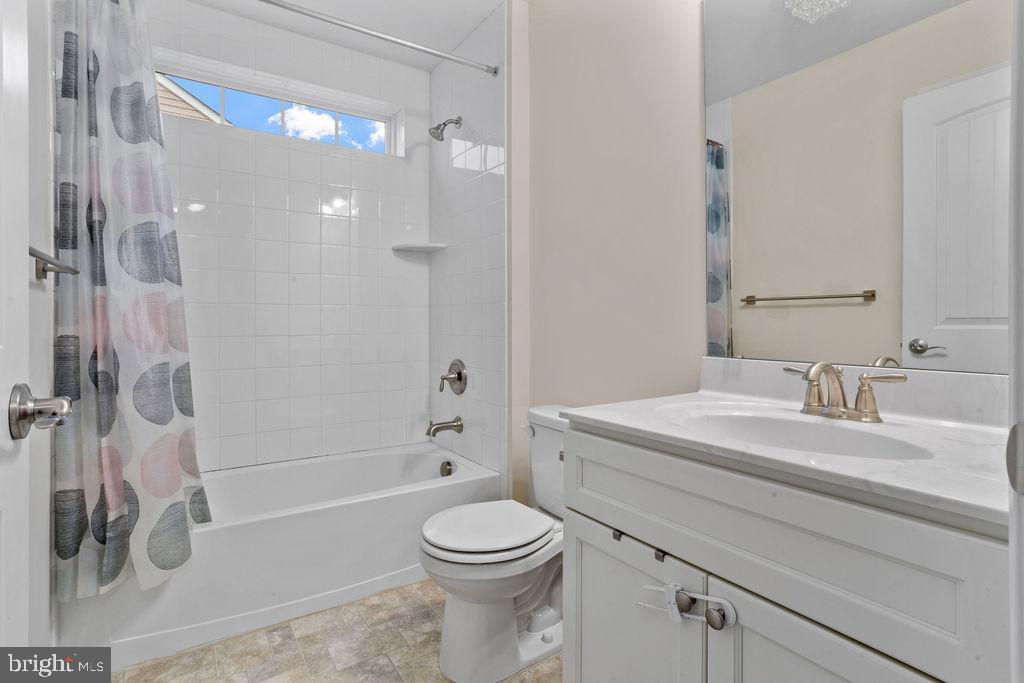 32 Cayuga Ct