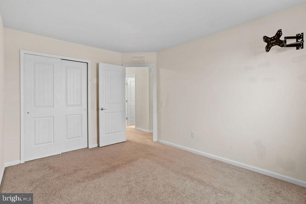 32 Cayuga Ct