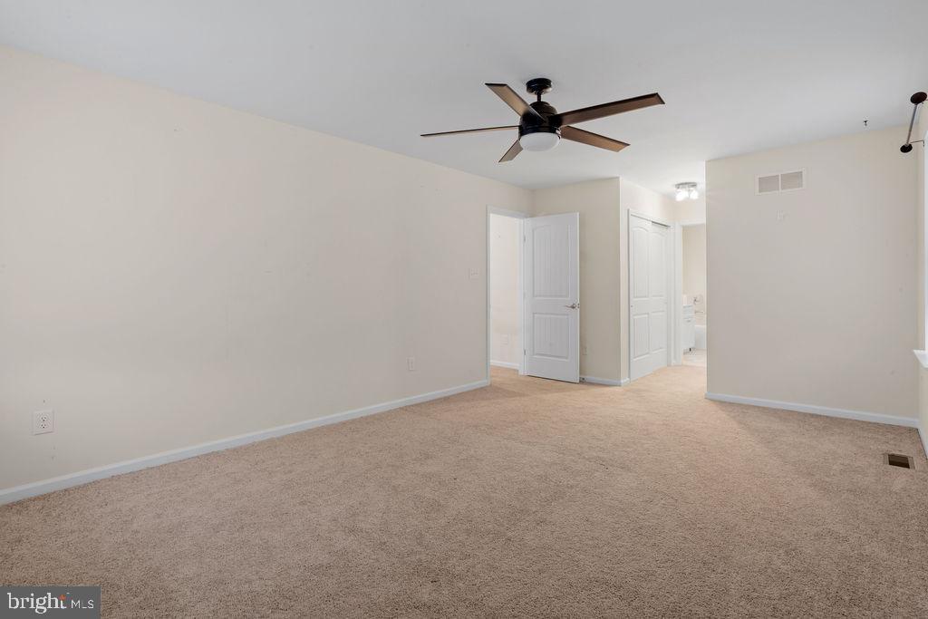 32 Cayuga Ct