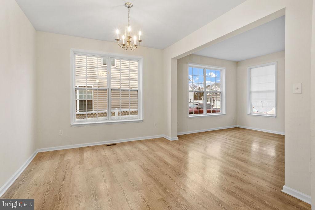 32 Cayuga Ct