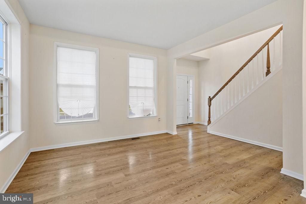 32 Cayuga Ct