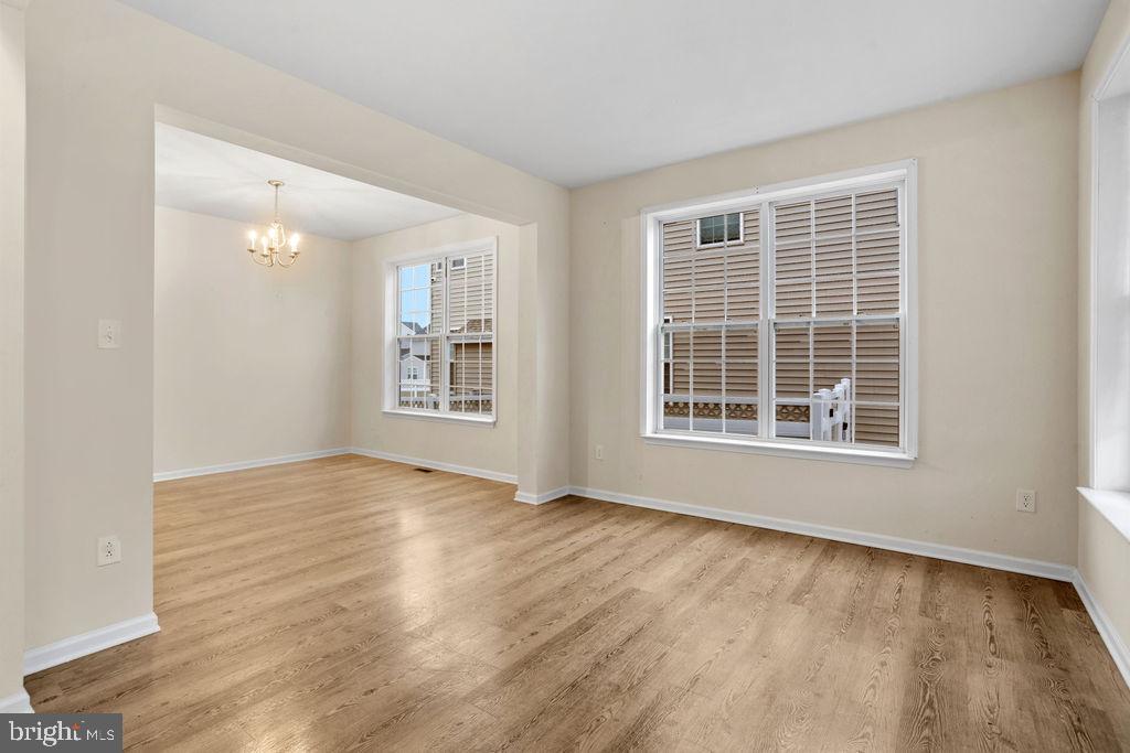 32 Cayuga Ct