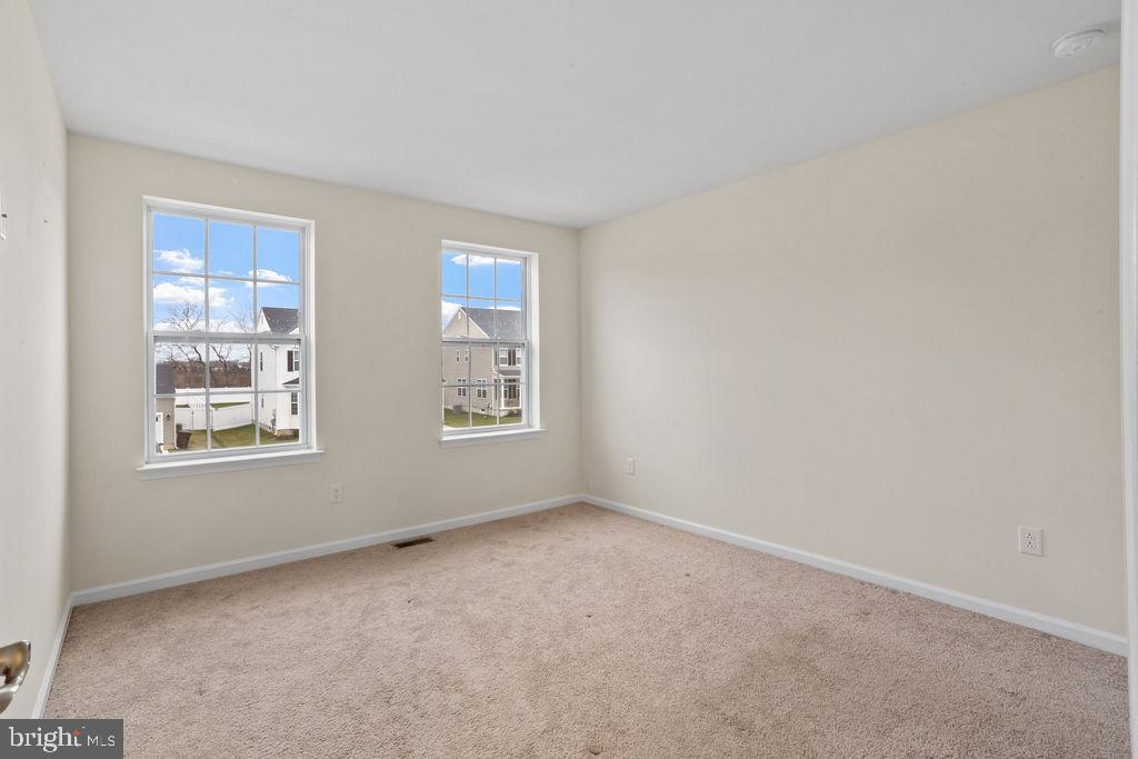 32 Cayuga Ct
