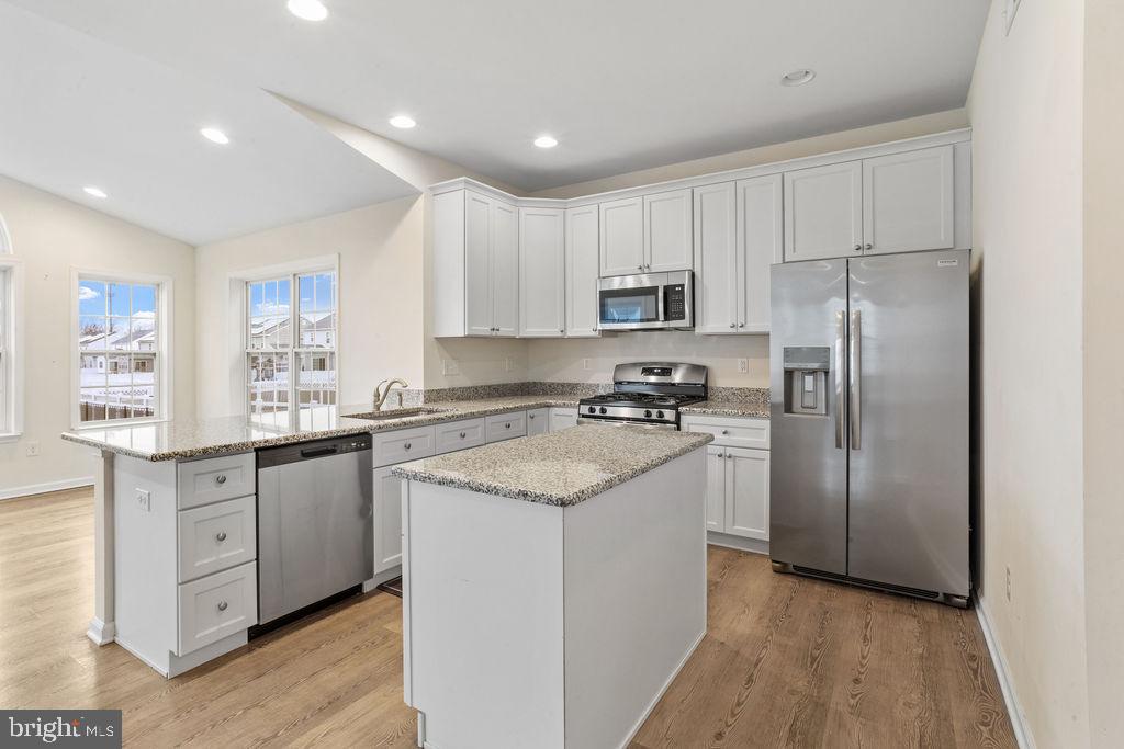 32 Cayuga Ct