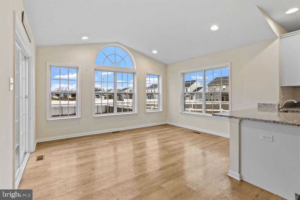 32 Cayuga Ct