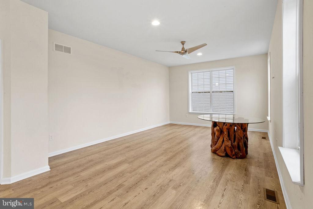32 Cayuga Ct