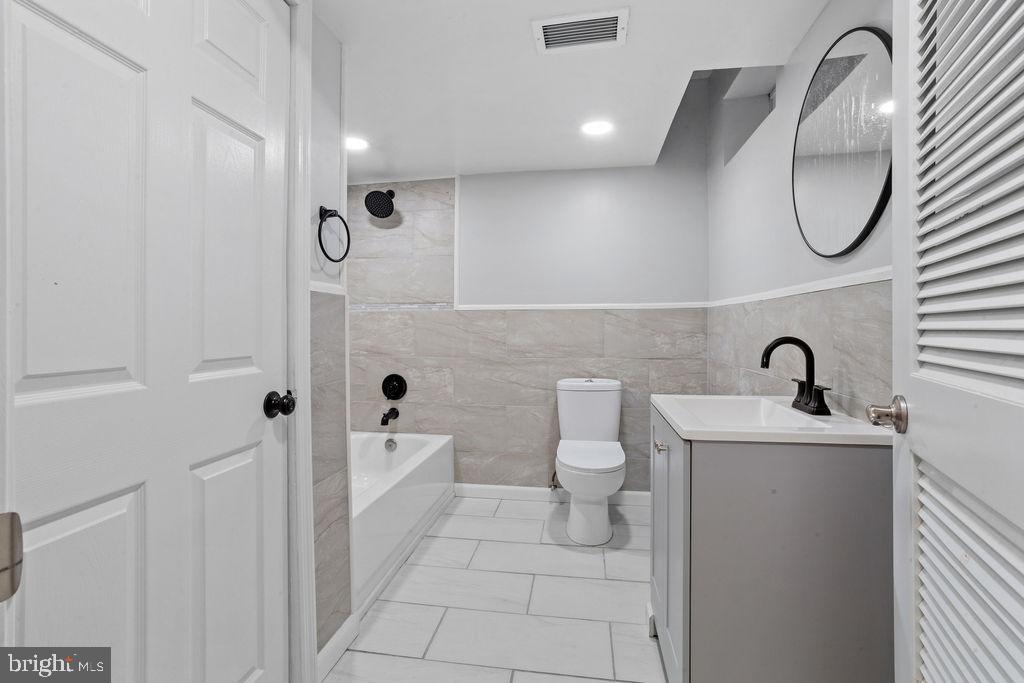 32 Cayuga Ct