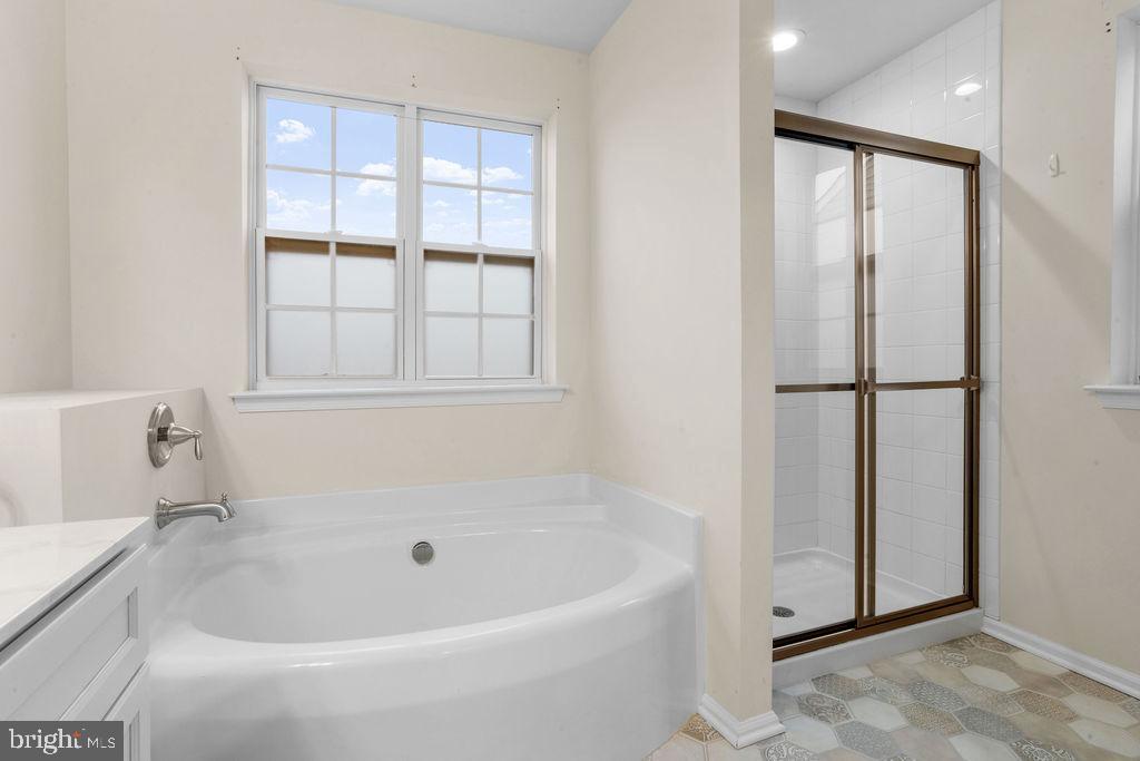 32 Cayuga Ct
