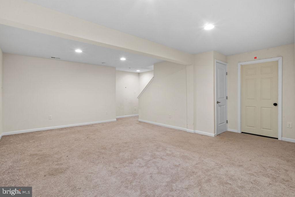 32 Cayuga Ct
