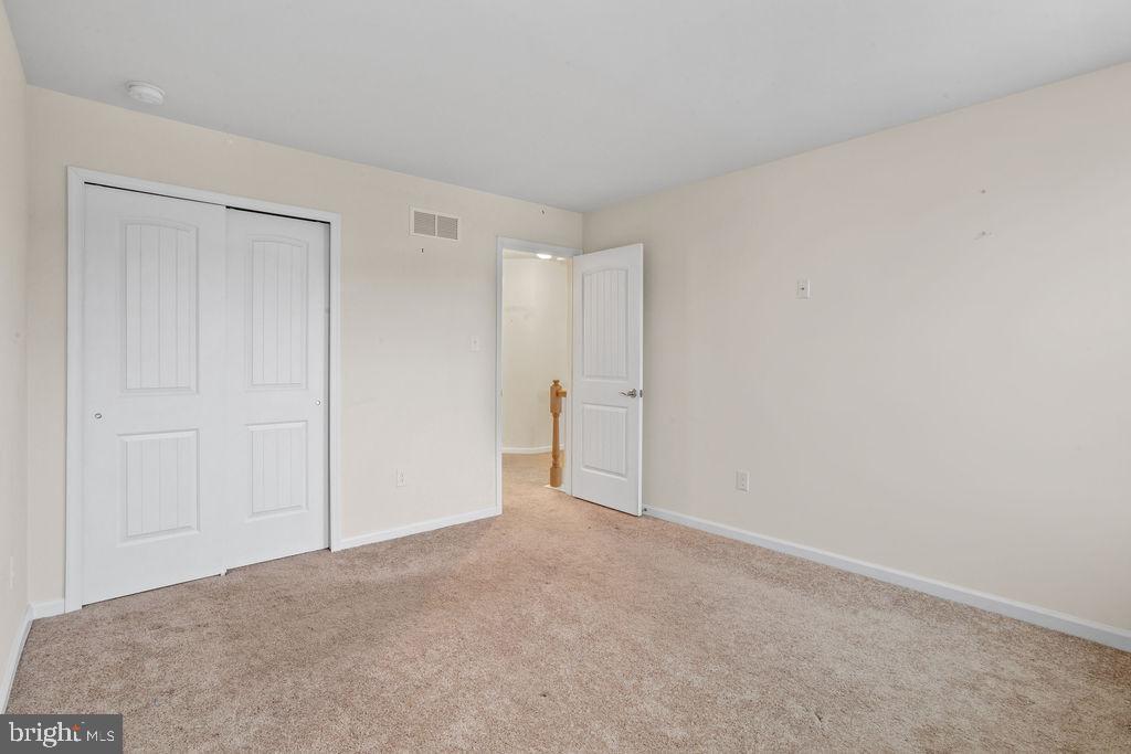 32 Cayuga Ct