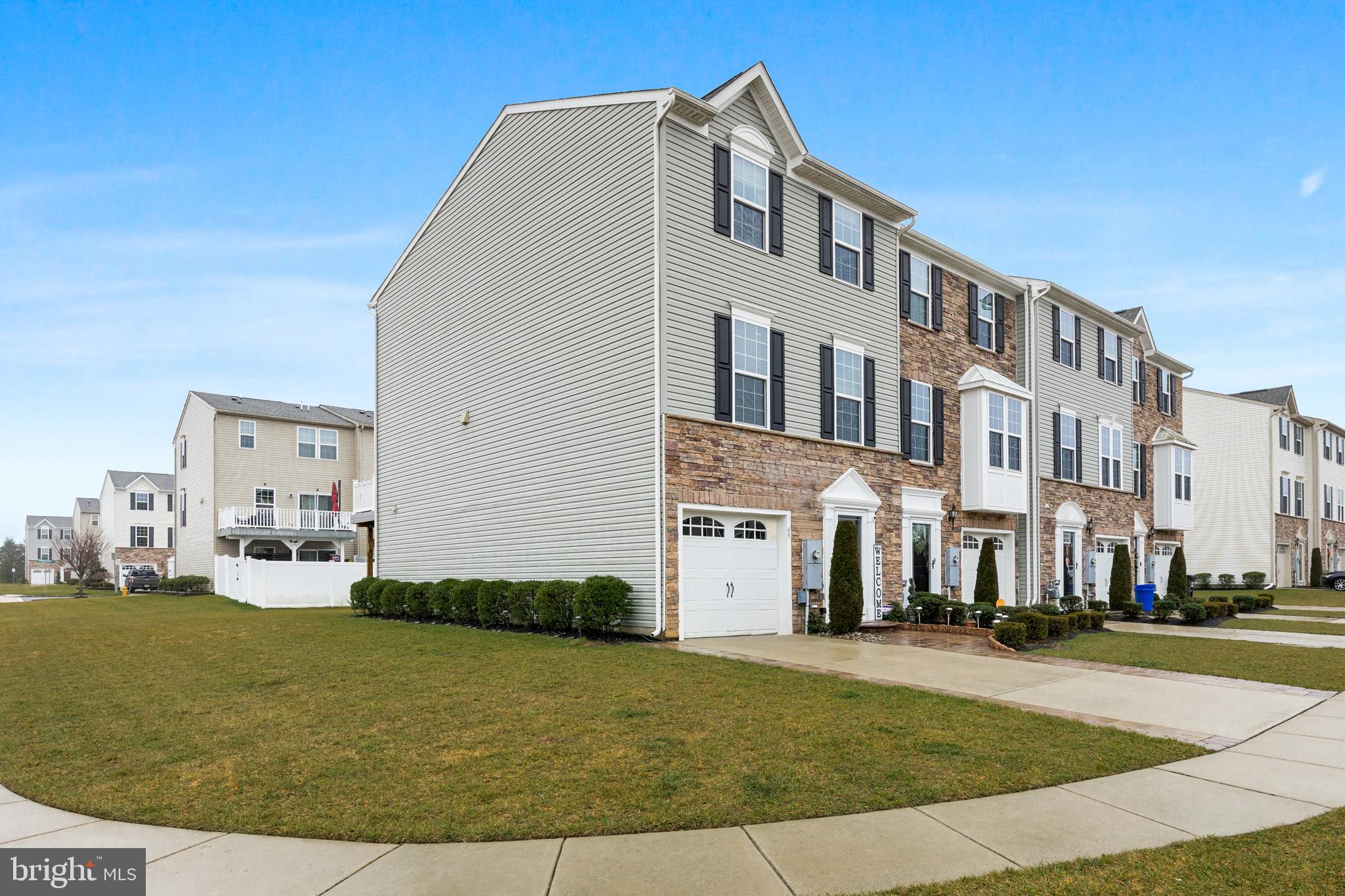 69 Village Green Ln