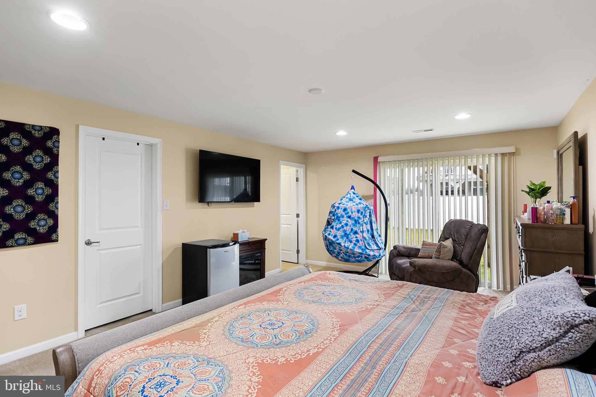 69 Village Green Ln