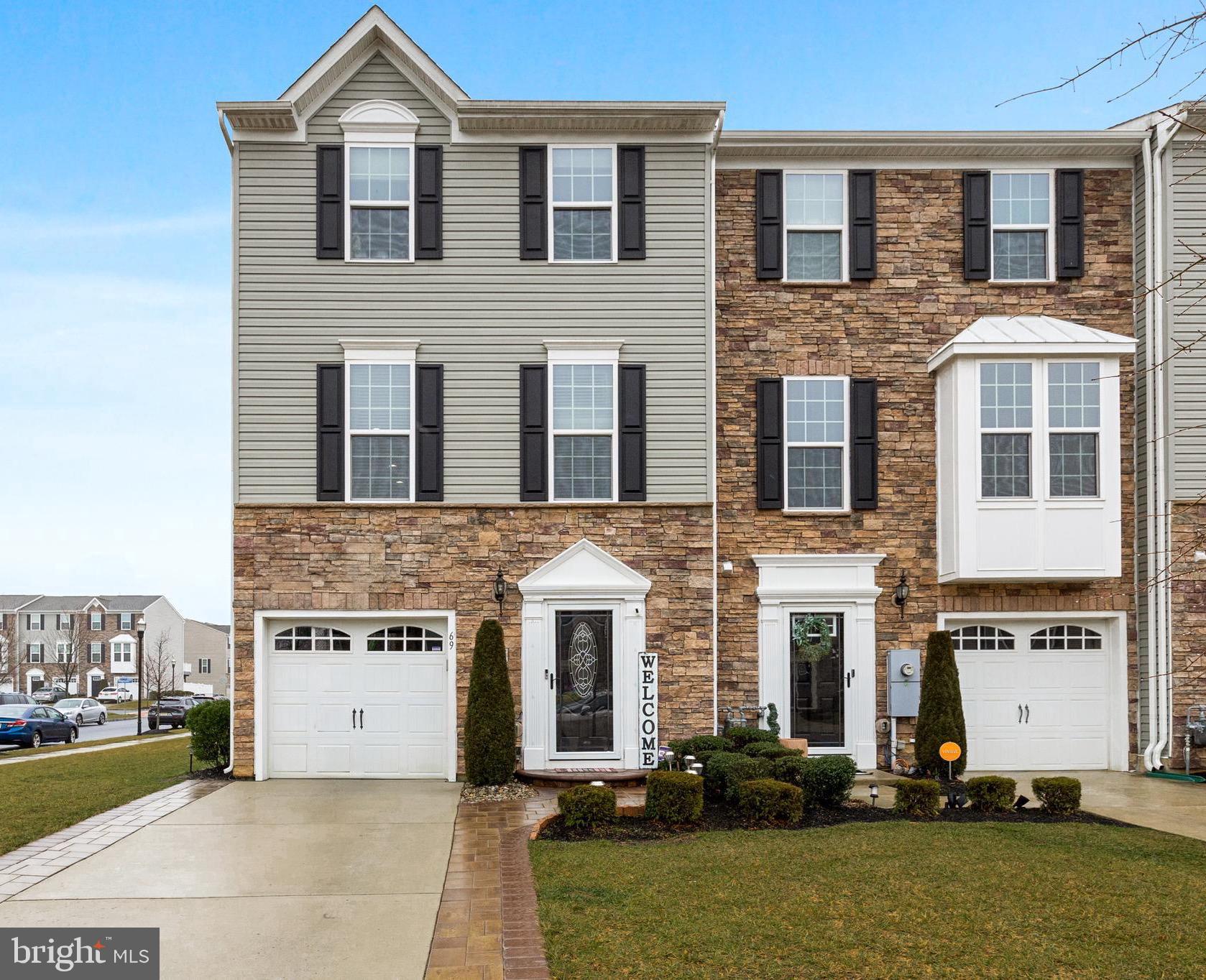 69 Village Green Ln