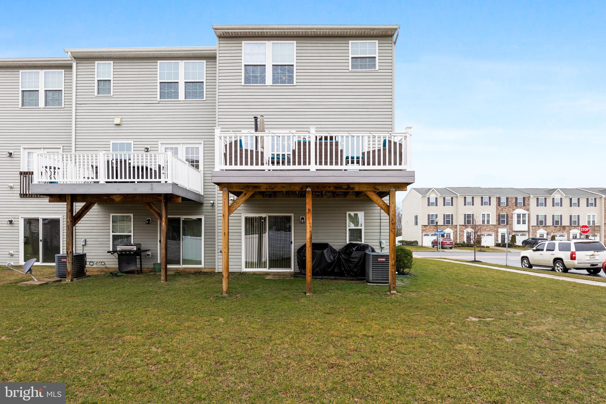 69 Village Green Ln