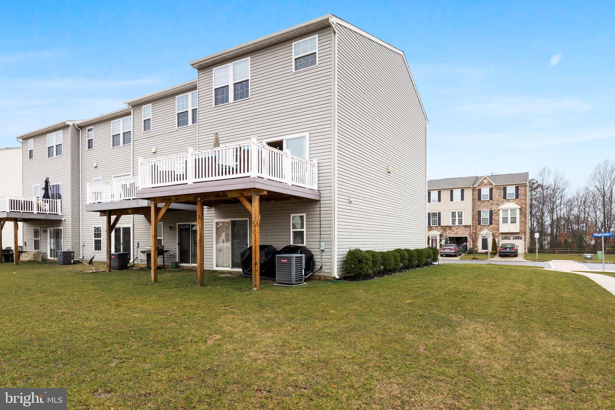69 Village Green Ln