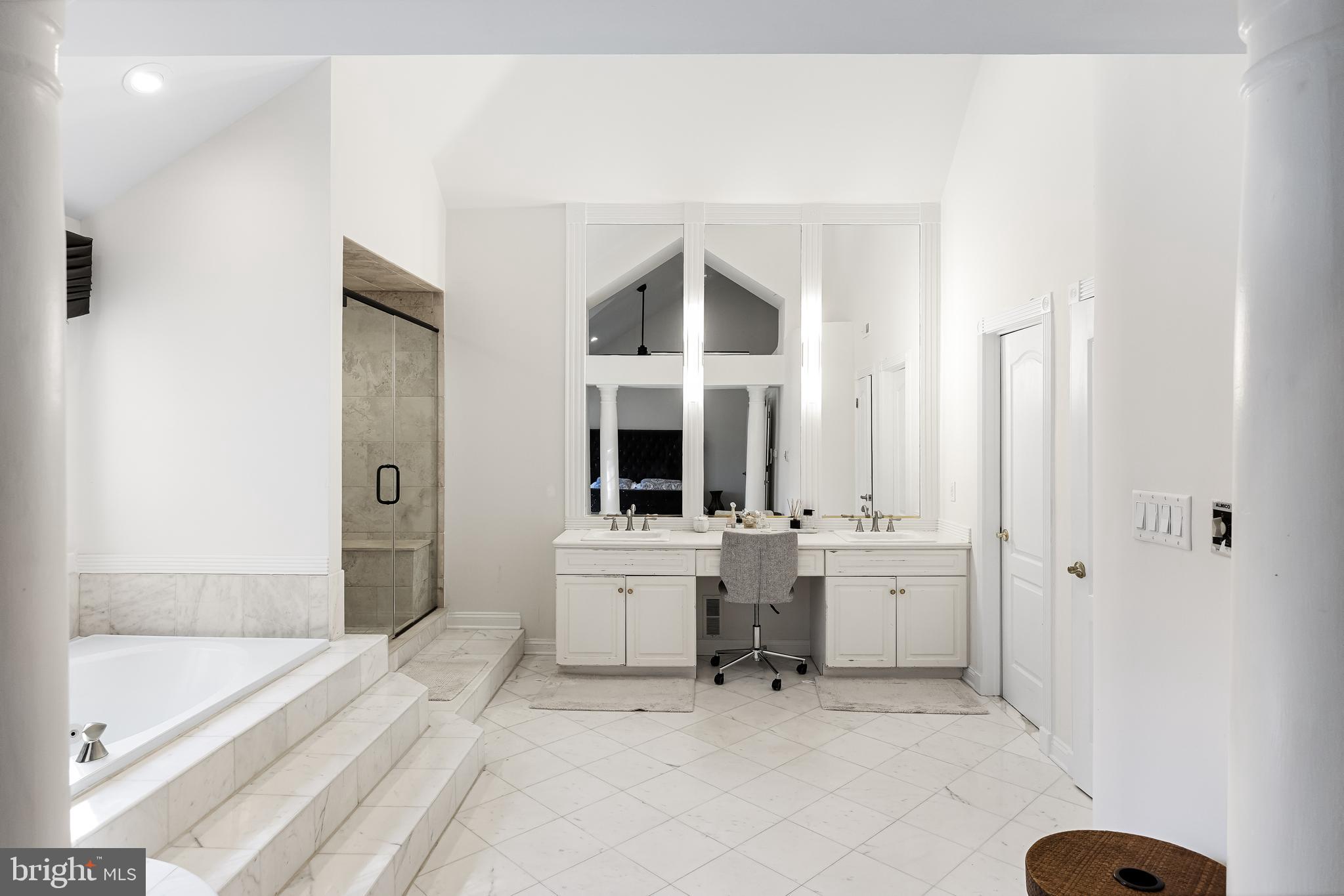 1 Elena Ct