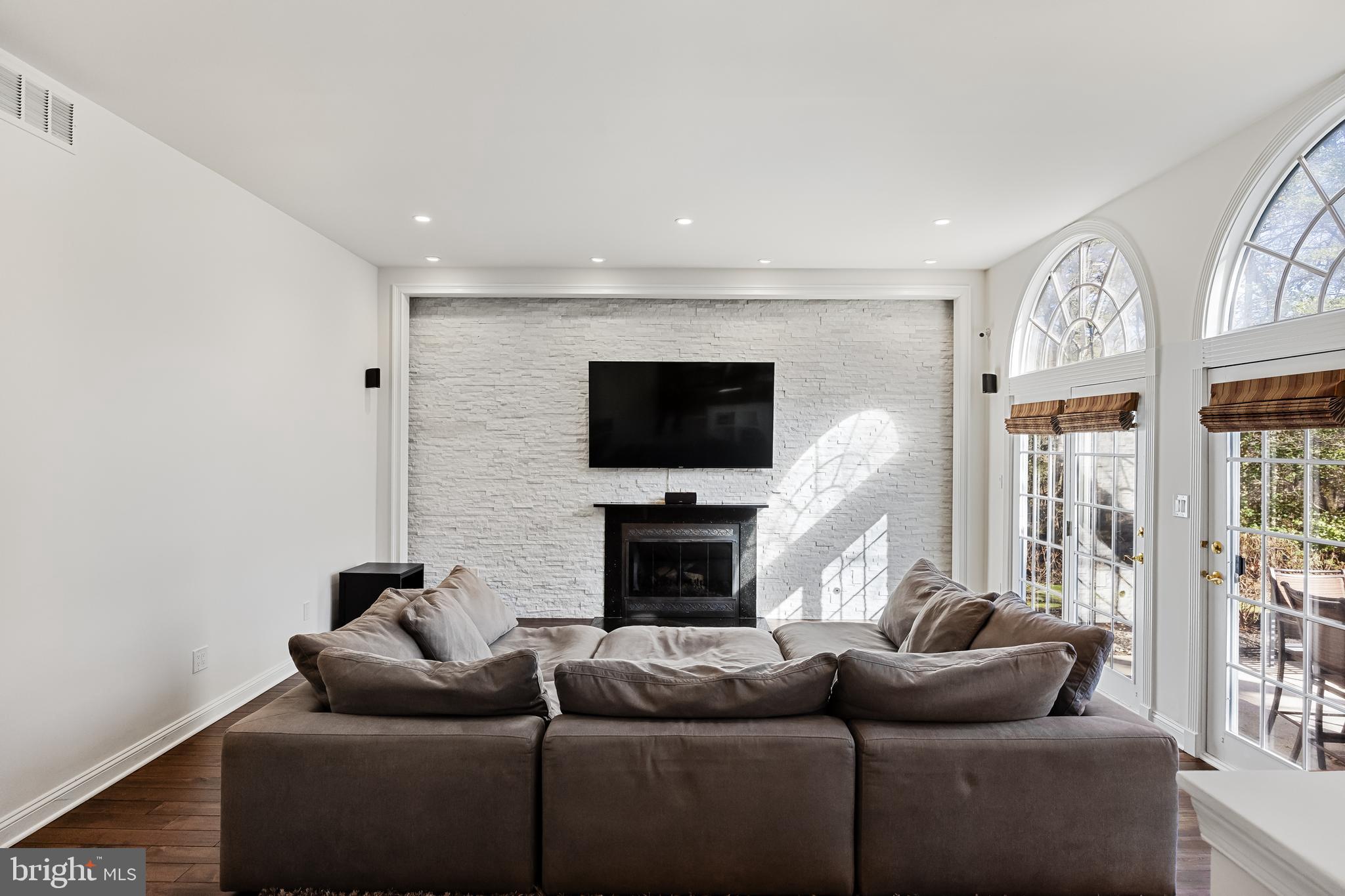 1 Elena Ct