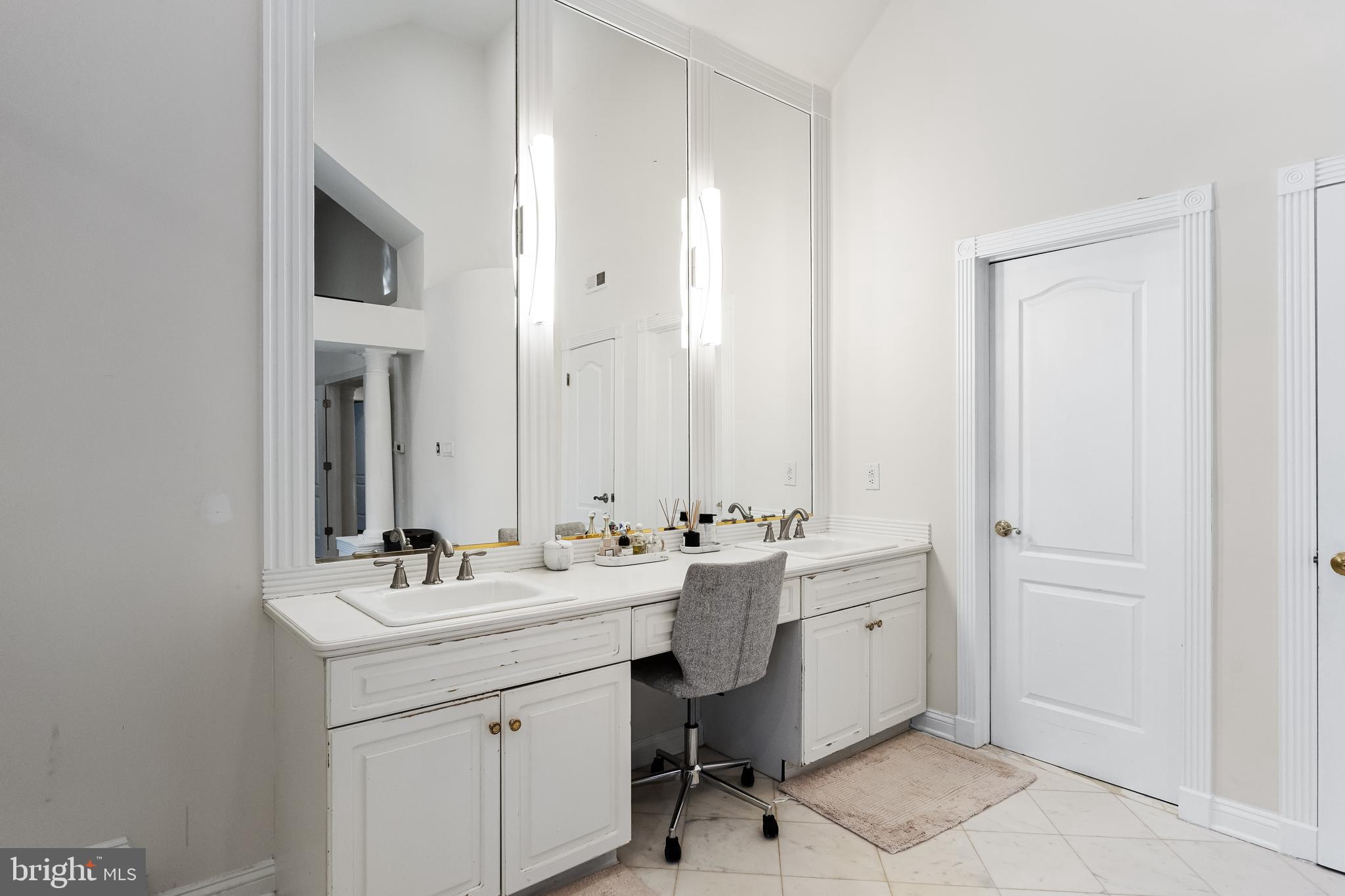 1 Elena Ct